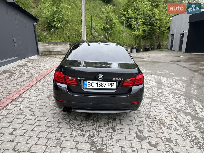 Седан BMW 5 Series 2012 в Львові