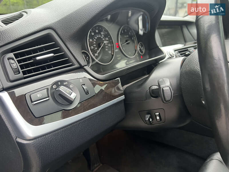 Седан BMW 5 Series 2012 в Львові