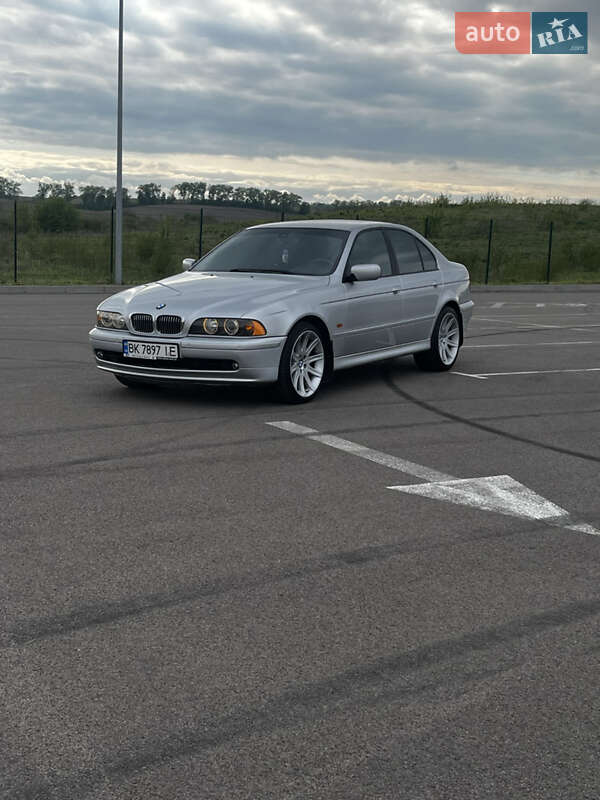 Седан BMW 5 Series 2000 в 