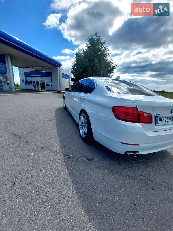 Седан BMW 5 Series 2012 в Ужгороді