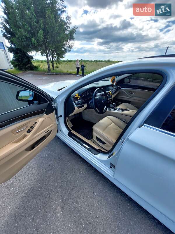 Седан BMW 5 Series 2012 в Ужгороді