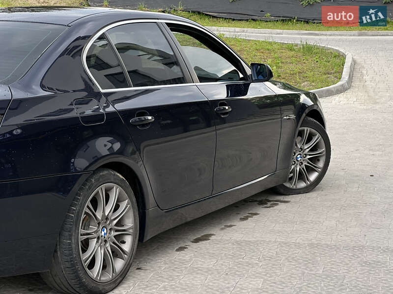 Седан BMW 5 Series 2007 в Новояворовске