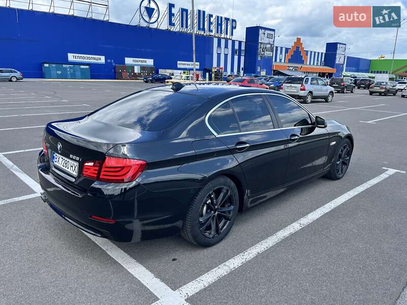 Седан BMW 5 Series 2013 в Мукачево