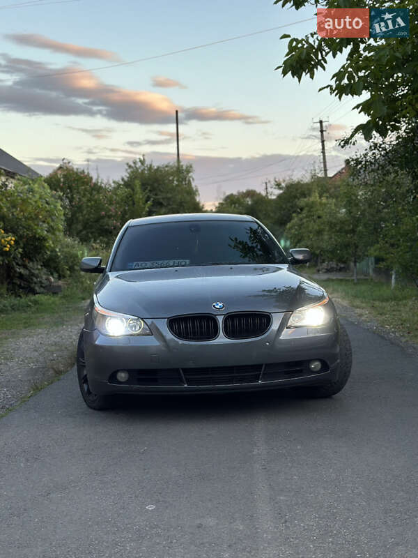Седан BMW 5 Series 2004 в Іршаві