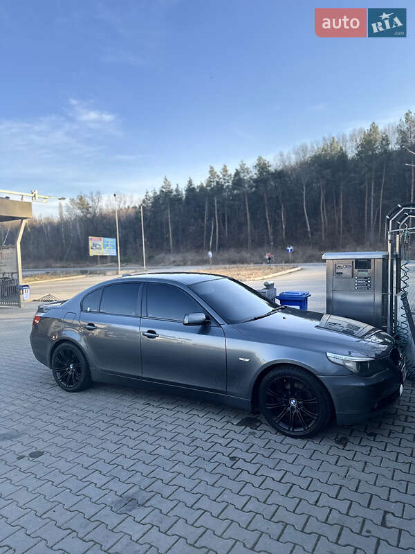 Седан BMW 5 Series 2004 в Іршаві
