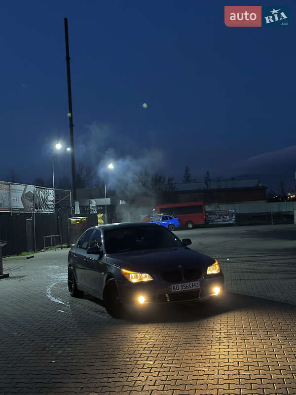 Седан BMW 5 Series 2004 в Іршаві
