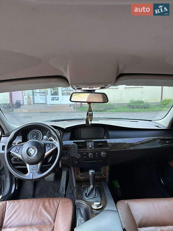 Седан BMW 5 Series 2004 в Іршаві