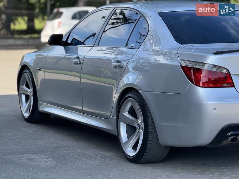 Седан BMW 5 Series 2004 в Жашківу