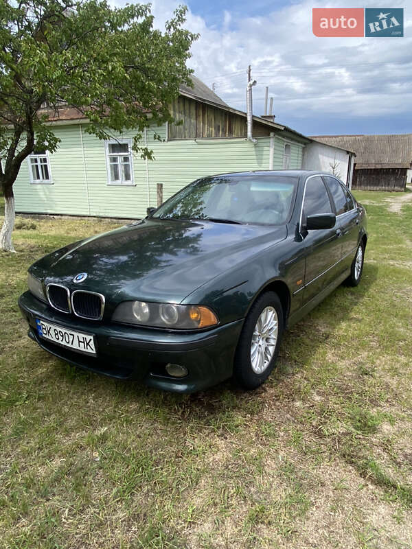 Седан BMW 5 Series 2001 в 