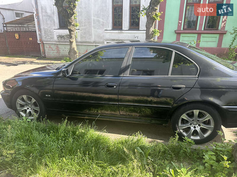 Седан BMW 5 Series 2000 в Черновцах