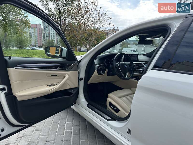Седан BMW 5 Series 2019 в Львове