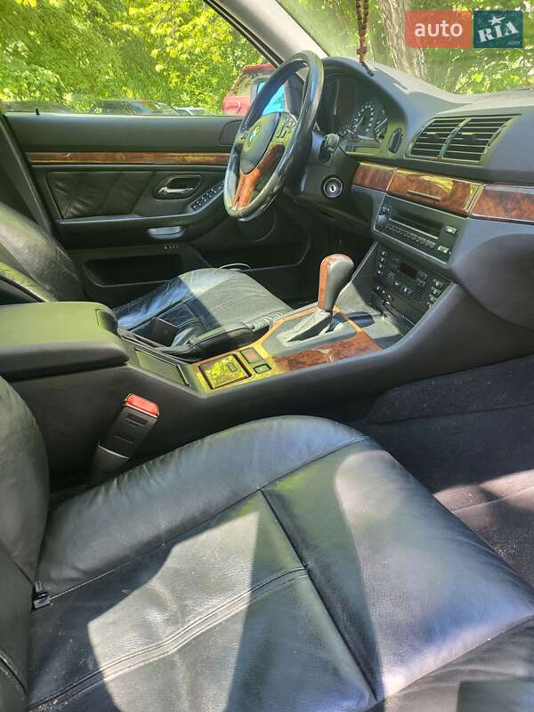 Седан BMW 5 Series 2001 в Буче