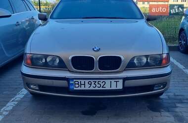 Седан BMW 5 Series 2000 в Черноморске