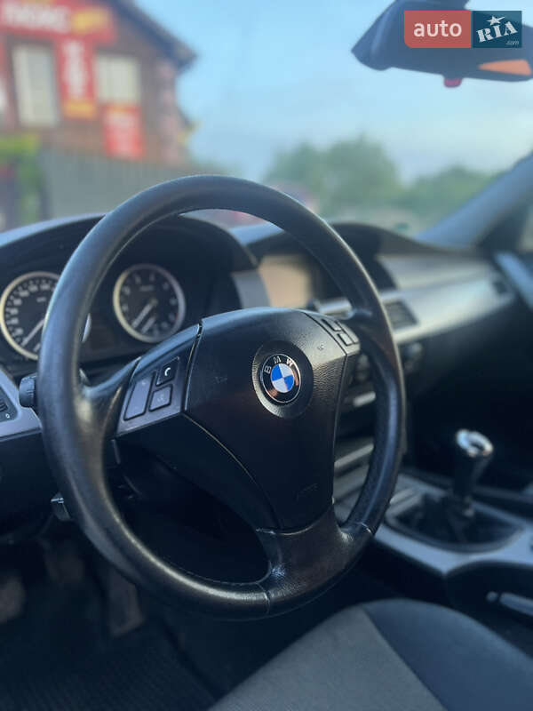 Седан BMW 5 Series 2004 в Жидачове