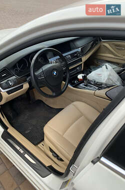 Седан BMW 5 Series 2012 в 