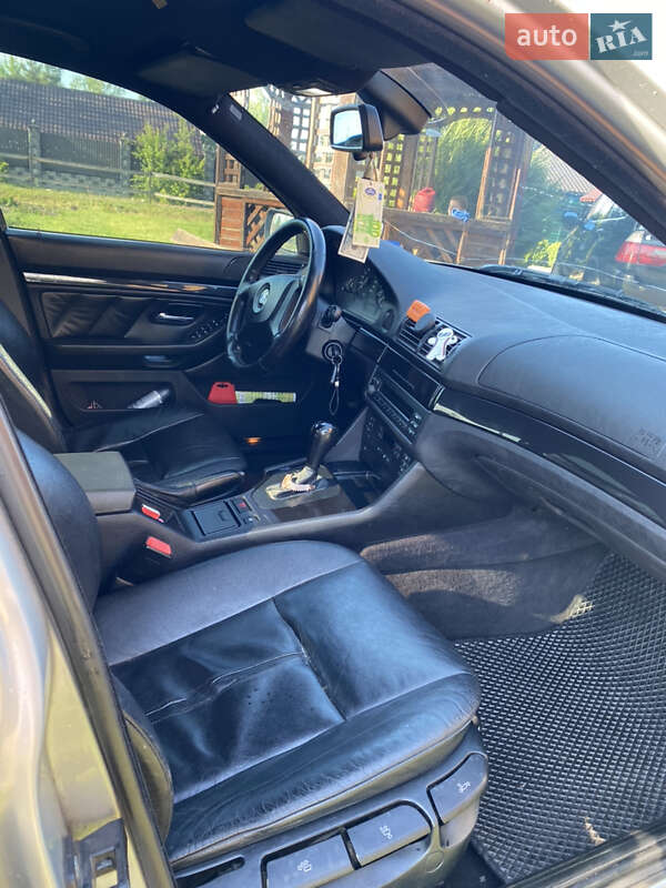 Седан BMW 5 Series 2002 в Рокитному