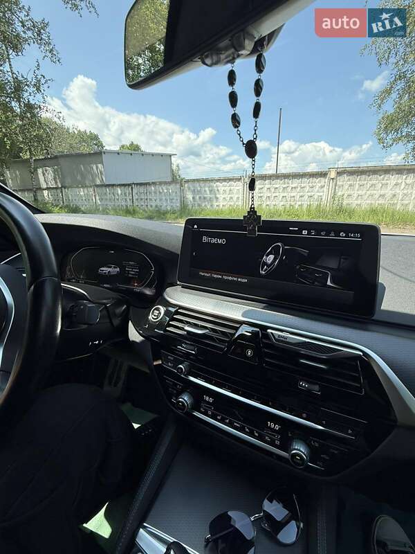 Седан BMW 5 Series 2023 в Новояворівську