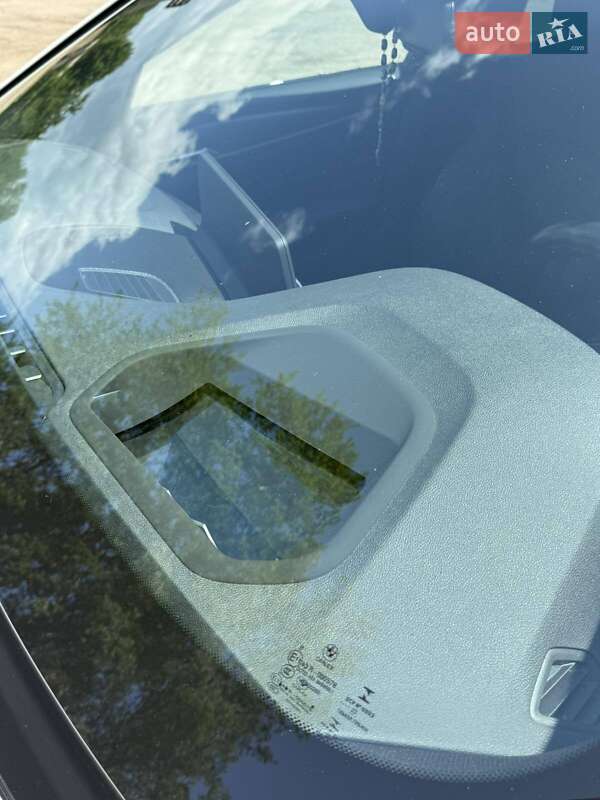 Седан BMW 5 Series 2023 в Новояворівську