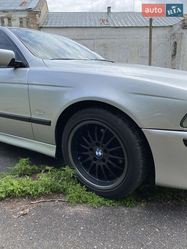 Седан BMW 5 Series 2002 в Семенівці