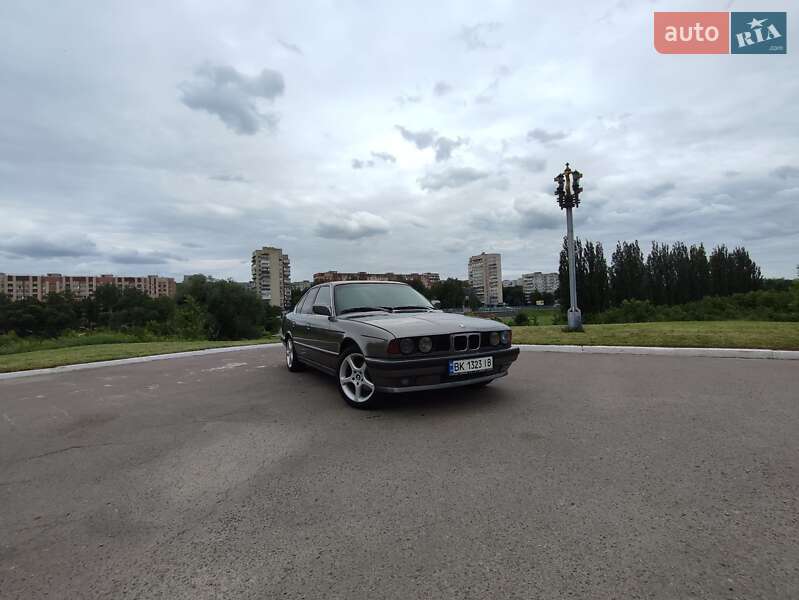 Седан BMW 5 Series 1989 в Ровно