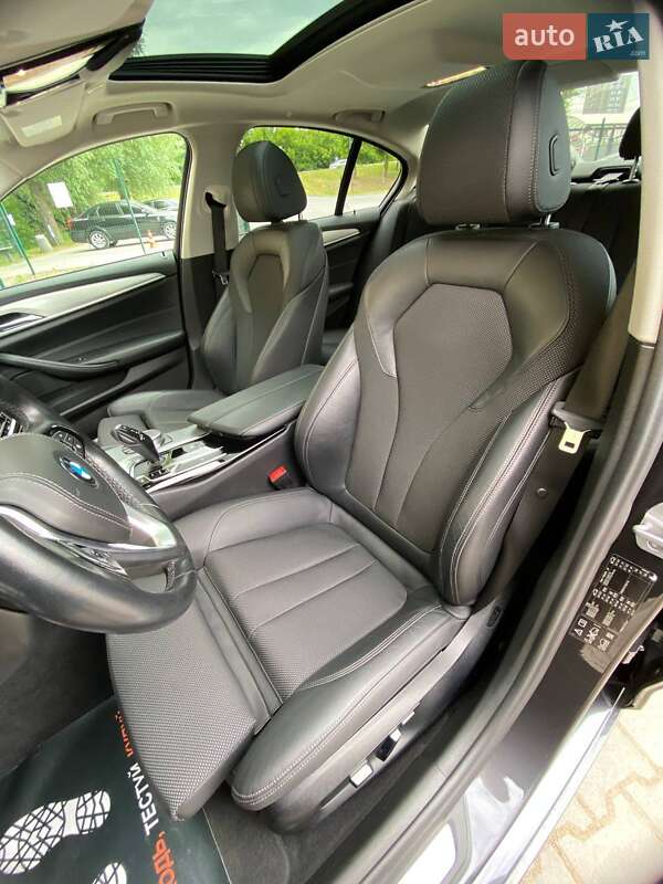 Седан BMW 5 Series 2017 в Хмельницком