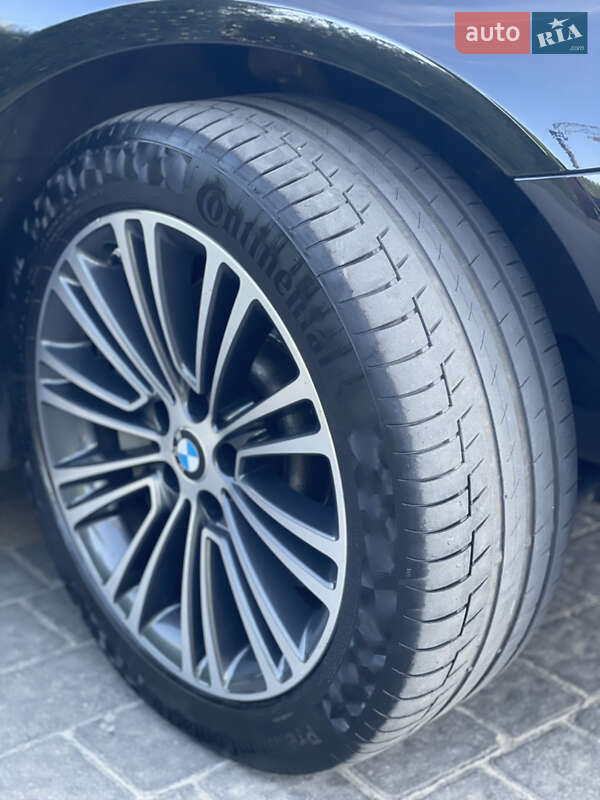 Седан BMW 5 Series 2018 в Львові