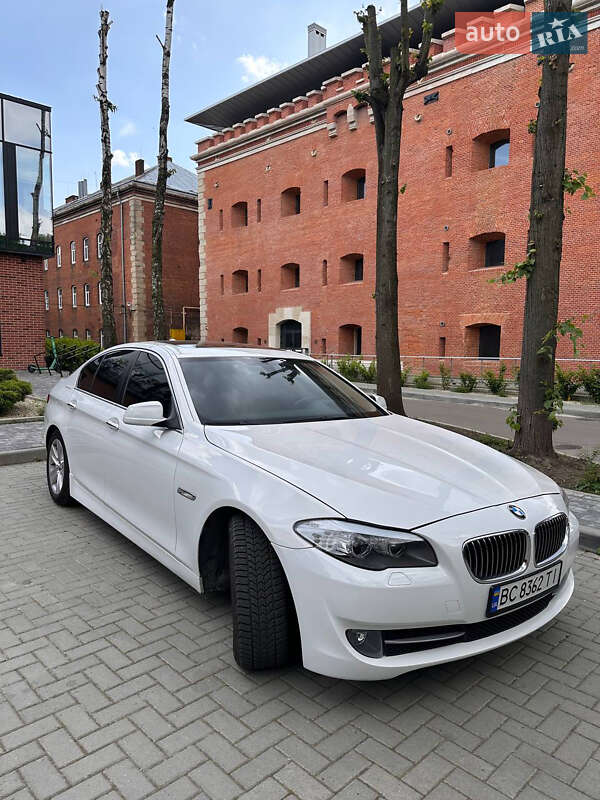 Седан BMW 5 Series 2012 в Львові