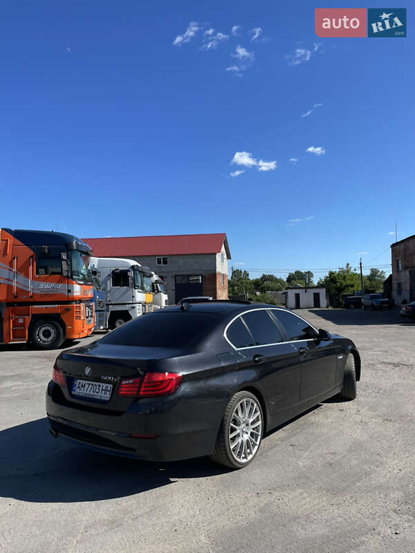Седан BMW 5 Series 2012 в Звягелі