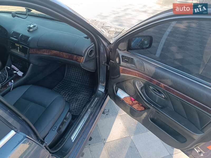 Седан BMW 5 Series 2002 в Самборе