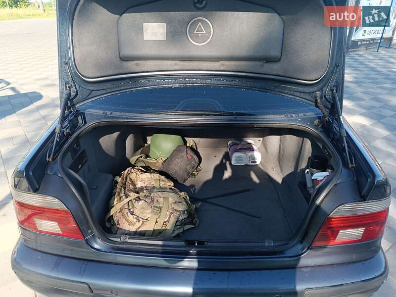 Седан BMW 5 Series 2002 в Самборе