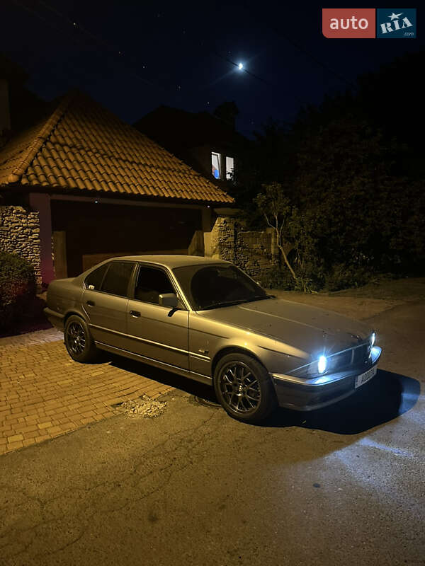Седан BMW 5 Series 1993 в Одессе