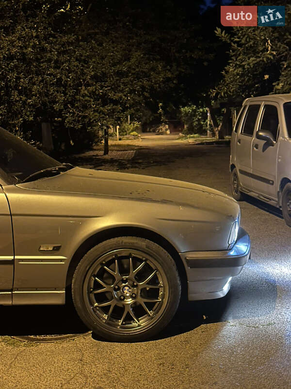 Седан BMW 5 Series 1993 в Одессе