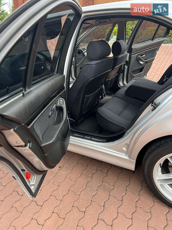 Седан BMW 5 Series 2002 в Чернівцях