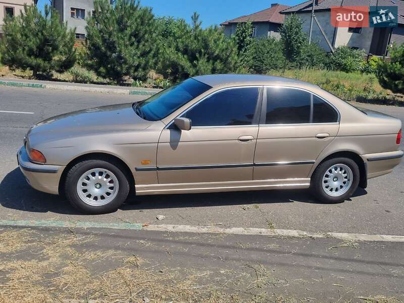 Седан BMW 5 Series 2000 в Одессе