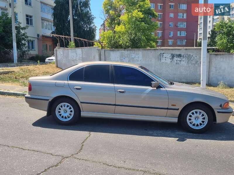 Седан BMW 5 Series 2000 в Одессе