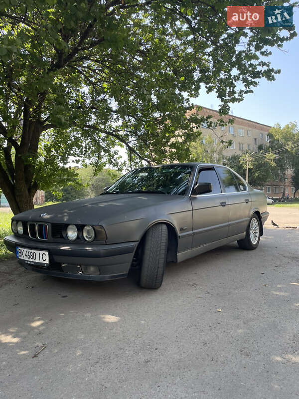 Седан BMW 5 Series 1989 в Конотопе