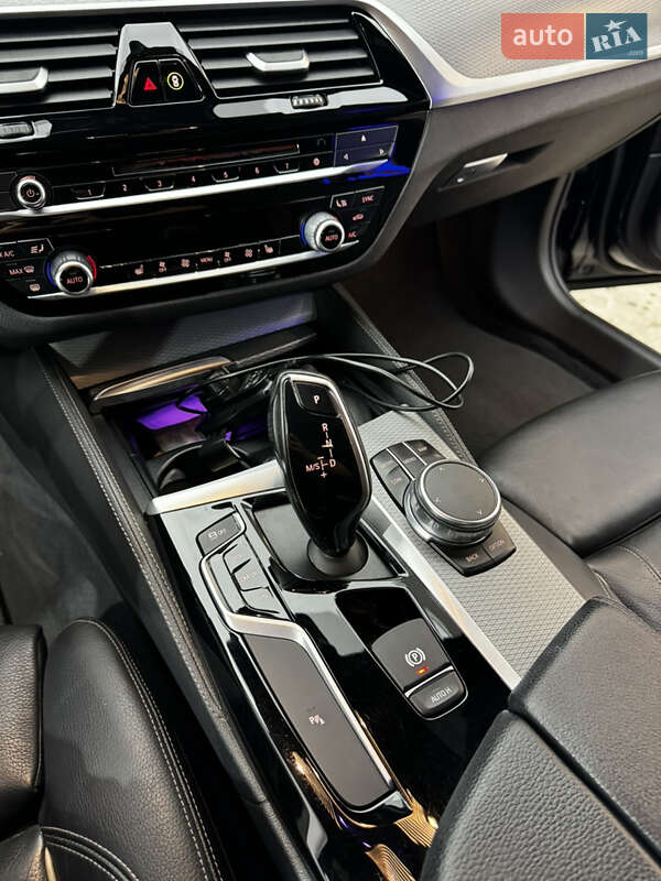 Седан BMW 5 Series 2017 в Львові