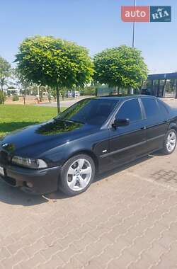 Седан BMW 5 Series 2000 в Новой Одессе