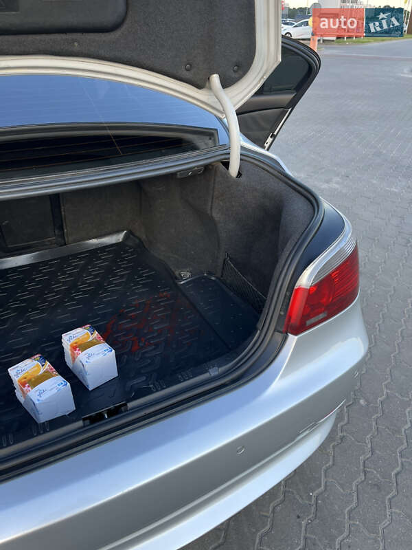 Седан BMW 5 Series 2005 в Львові
