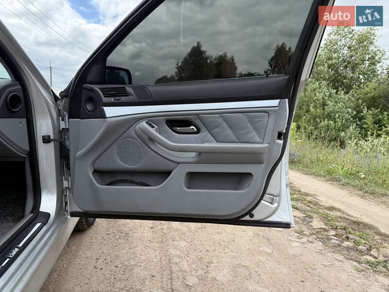 Седан BMW 5 Series 2000 в Ніжині