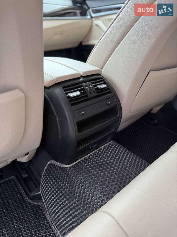 Седан BMW 5 Series 2012 в Ровно