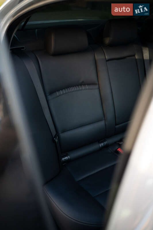 Седан BMW 5 Series 2013 в Львове