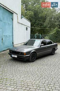 Седан BMW 5 Series 1988 в Львові