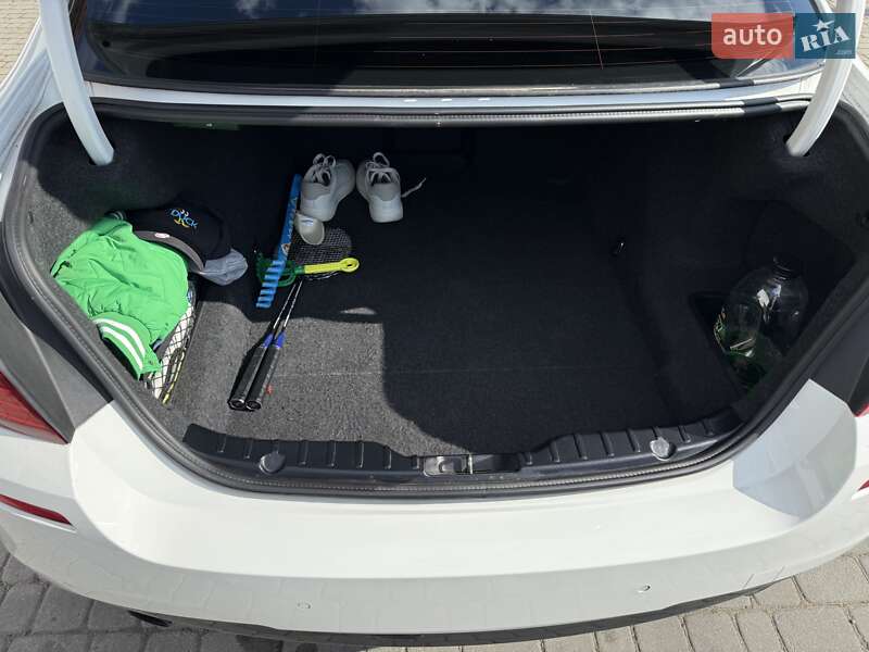 Седан BMW 5 Series 2014 в Львове