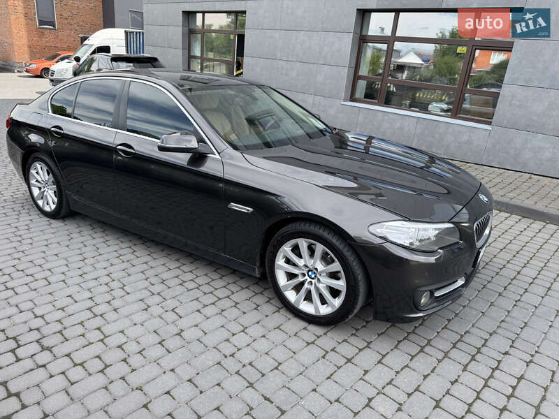 Седан BMW 5 Series 2016 в Хмельницком