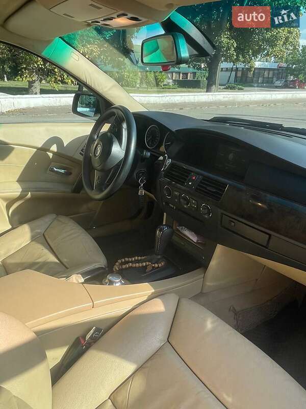 Седан BMW 5 Series 2004 в Карлівці