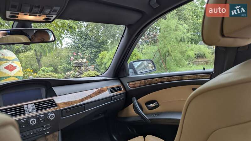 Седан BMW 5 Series 2009 в Львові