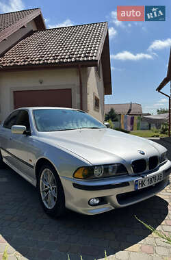 Седан BMW 5 Series 2000 в Львові