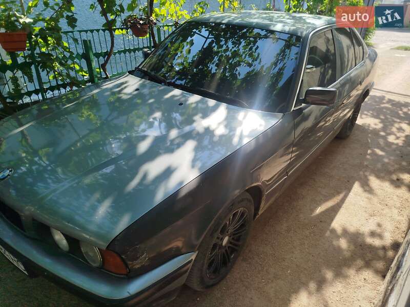 Седан BMW 5 Series 1992 в Первомайске