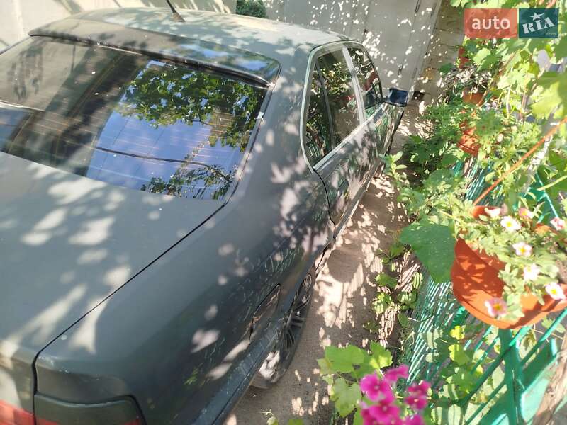 Седан BMW 5 Series 1992 в Первомайске